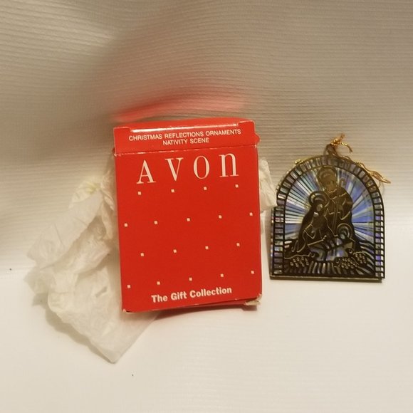 Dazzling vintage Avon Nativity Reflections ornament - Picture 9 of 11